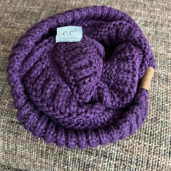 NWT NEW Set of 2 CC Knitted Beanies with Pom Poms - Picture 3 of 5